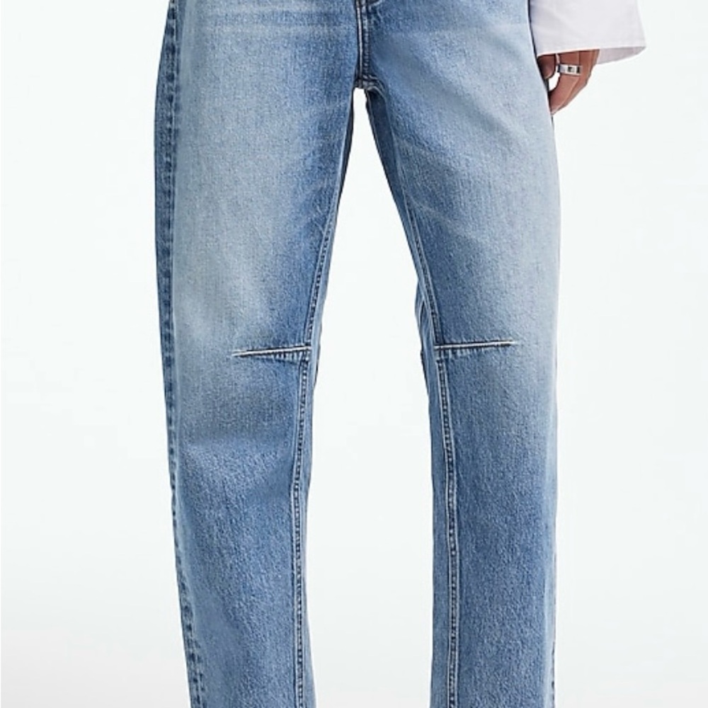 Madewell Darted Barrel-leg Jean in Dobbins Wash